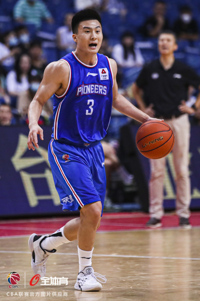 九游体育-包含门兴格拉德巴赫训练开放日；加时末段遗憾出局引欢呼；CBA季后赛在即；球队文化再被提及的词条