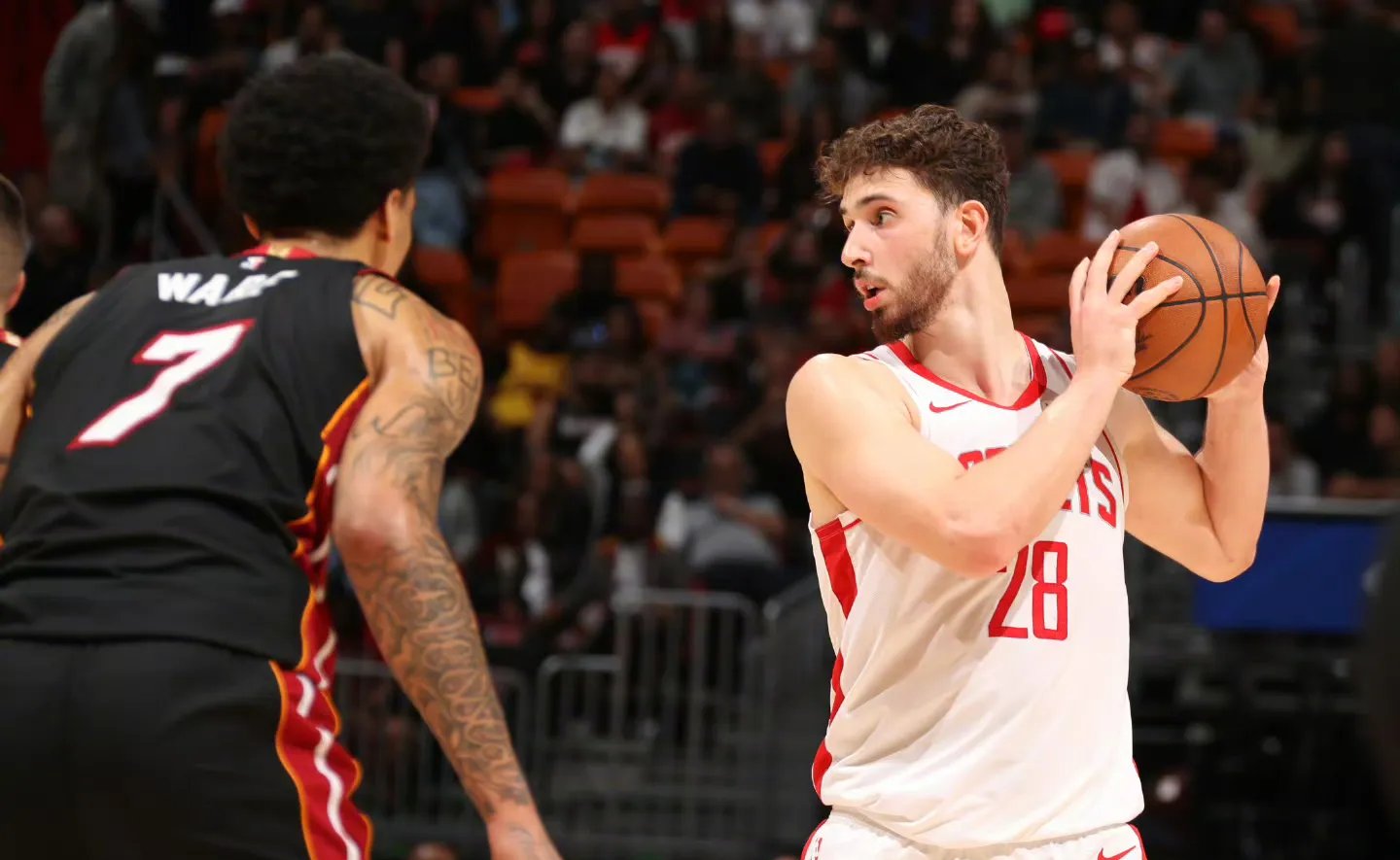 九游体育入口-关键时刻迈阿密热火备战中超，单刀错失细节曝光，底气十足，资深球员宣示担当(央视记者直击洛杉矶冲突现场)