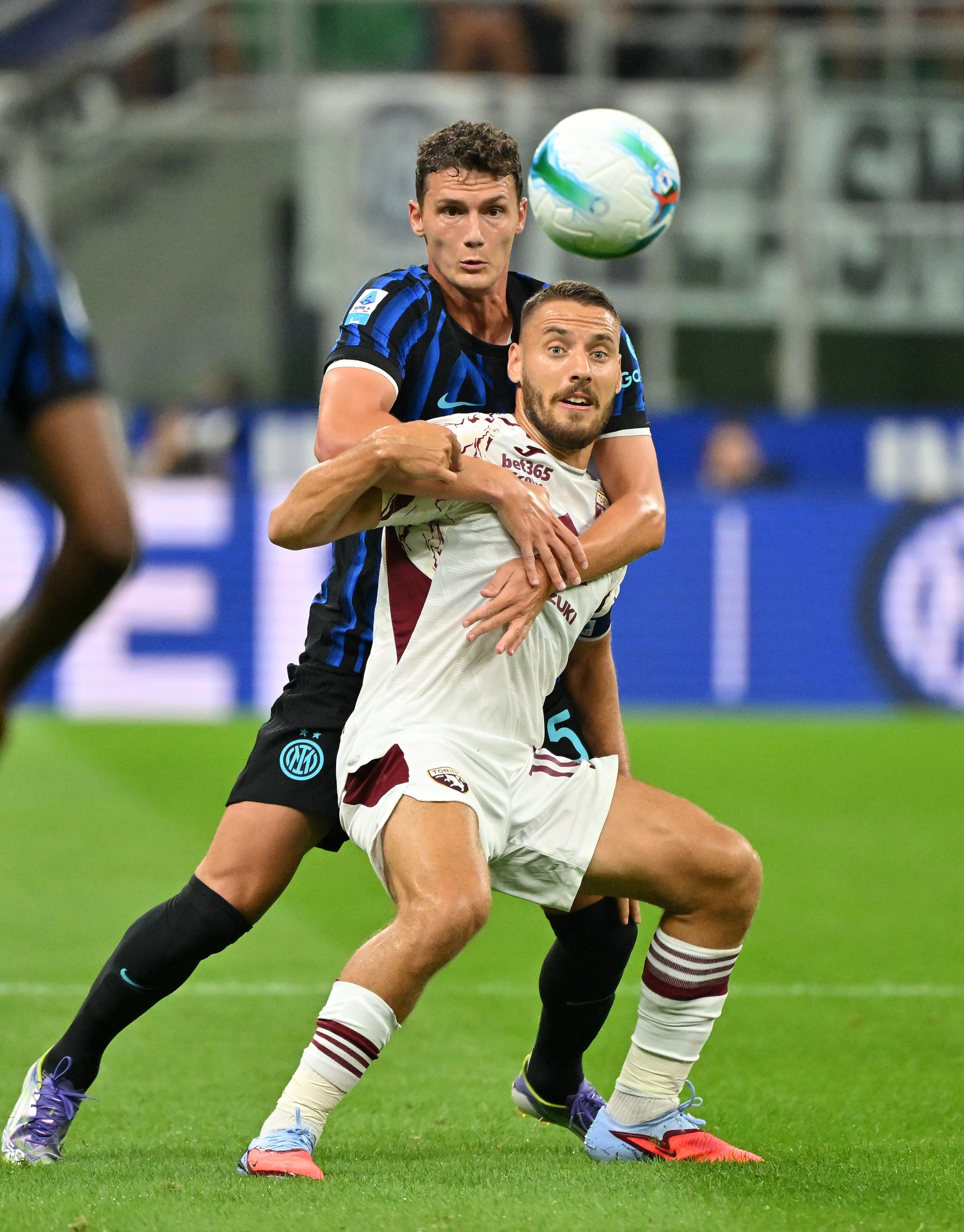 JIUYOUSPORTS-国际米兰训练开放日，今夜状态回暖引欢呼，意甲在即，控场能力受关注的简单介绍